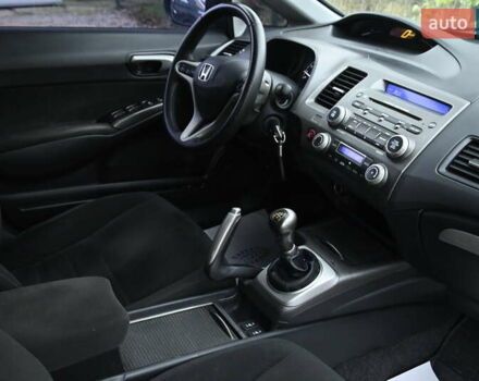 Синий Хонда Цивик, объемом двигателя 1.8 л и пробегом 244 тыс. км за 5999 $, фото 35 на Automoto.ua