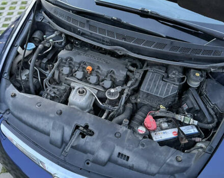 Синий Хонда Цивик, объемом двигателя 1.8 л и пробегом 235 тыс. км за 7500 $, фото 6 на Automoto.ua