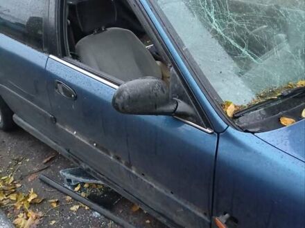 Синий Хонда Цивик, объемом двигателя 1.5 л и пробегом 370 тыс. км за 1000 $, фото 1 на Automoto.ua