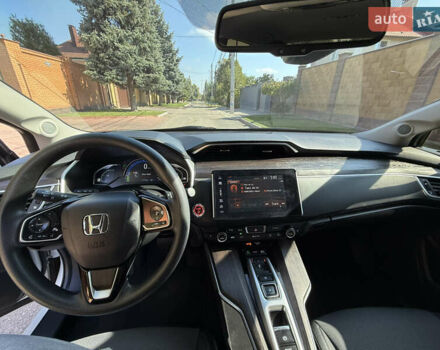 Белый Хонда Клерити, объемом двигателя 1.5 л и пробегом 77 тыс. км за 17499 $, фото 5 на Automoto.ua