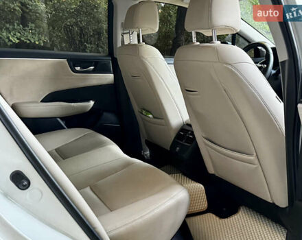 Белый Хонда Клерити, объемом двигателя 1.5 л и пробегом 91 тыс. км за 20700 $, фото 18 на Automoto.ua