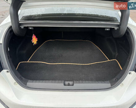 Белый Хонда Клерити, объемом двигателя 1.5 л и пробегом 47 тыс. км за 19600 $, фото 12 на Automoto.ua