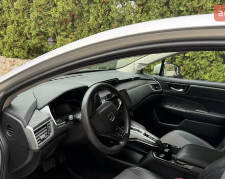 Сірий Хонда Клериті, об'ємом двигуна 1.5 л та пробігом 67 тис. км за 19000 $, фото 16 на Automoto.ua