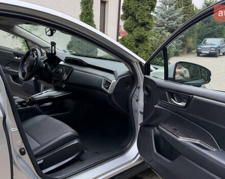 Сірий Хонда Клериті, об'ємом двигуна 1.5 л та пробігом 67 тис. км за 19000 $, фото 45 на Automoto.ua