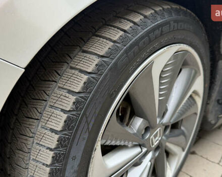 Сірий Хонда Клериті, об'ємом двигуна 1.5 л та пробігом 67 тис. км за 19000 $, фото 4 на Automoto.ua