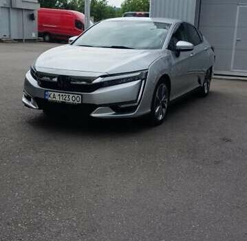 Серый Хонда Клерити, объемом двигателя 1.5 л и пробегом 208 тыс. км за 15100 $, фото 2 на Automoto.ua