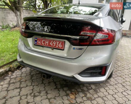 Серый Хонда Клерити, объемом двигателя 1.5 л и пробегом 184 тыс. км за 18000 $, фото 6 на Automoto.ua