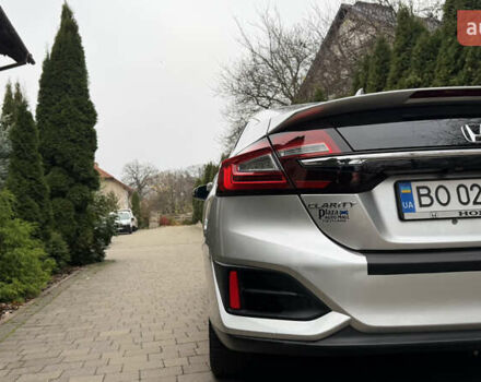 Сірий Хонда Клериті, об'ємом двигуна 1.5 л та пробігом 67 тис. км за 19000 $, фото 23 на Automoto.ua