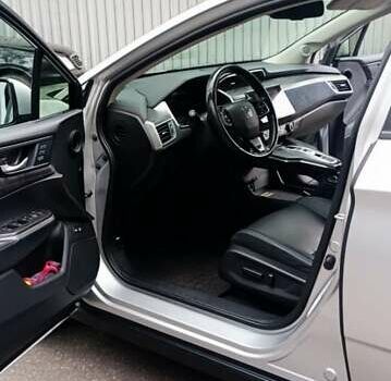 Серый Хонда Клерити, объемом двигателя 1.5 л и пробегом 208 тыс. км за 15100 $, фото 17 на Automoto.ua