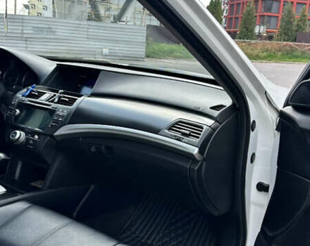 Белый Хонда Кросстур, объемом двигателя 2.4 л и пробегом 340 тыс. км за 12300 $, фото 14 на Automoto.ua