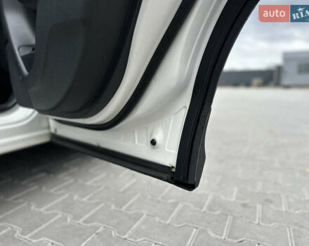 Білий Хонда Кросстур, об'ємом двигуна 2.35 л та пробігом 294 тис. км за 12950 $, фото 85 на Automoto.ua