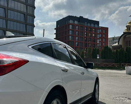 Белый Хонда Кросстур, объемом двигателя 2.4 л и пробегом 340 тыс. км за 12300 $, фото 7 на Automoto.ua