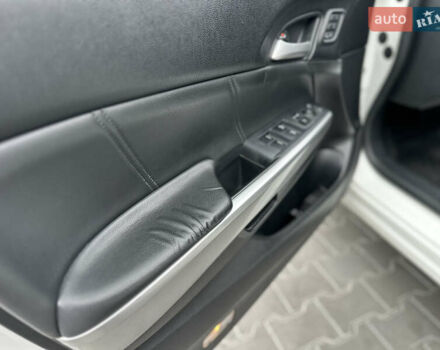 Білий Хонда Кросстур, об'ємом двигуна 2.35 л та пробігом 294 тис. км за 12950 $, фото 53 на Automoto.ua