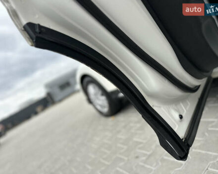 Білий Хонда Кросстур, об'ємом двигуна 2.35 л та пробігом 294 тис. км за 12950 $, фото 71 на Automoto.ua