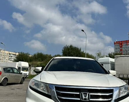 Белый Хонда Кросстур, объемом двигателя 2.4 л и пробегом 340 тыс. км за 12300 $, фото 2 на Automoto.ua