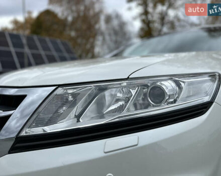 Білий Хонда Кросстур, об'ємом двигуна 2.35 л та пробігом 294 тис. км за 12950 $, фото 2 на Automoto.ua