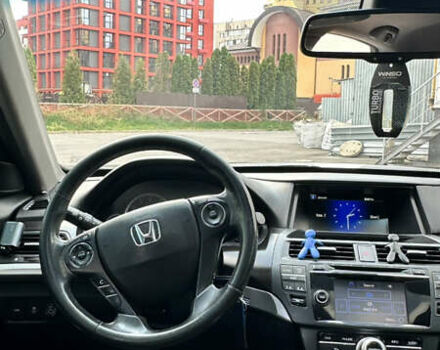 Белый Хонда Кросстур, объемом двигателя 2.4 л и пробегом 340 тыс. км за 12300 $, фото 10 на Automoto.ua