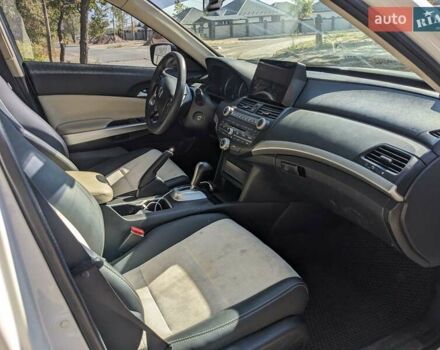 Белый Хонда Кросстур, объемом двигателя 2.36 л и пробегом 214 тыс. км за 11999 $, фото 8 на Automoto.ua