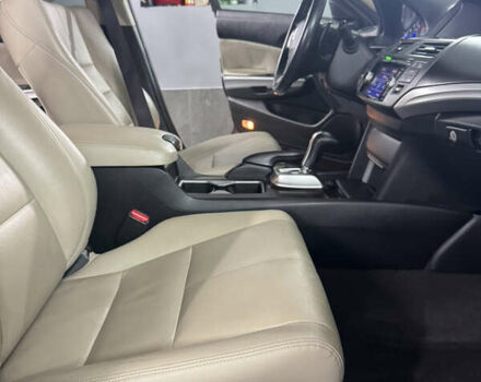 Красный Хонда Кросстур, объемом двигателя 3.5 л и пробегом 130 тыс. км за 14800 $, фото 25 на Automoto.ua