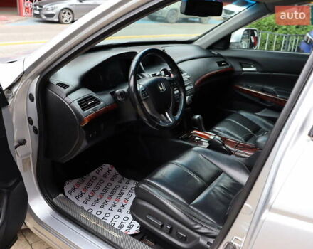 Серый Хонда Кросстур, объемом двигателя 3.5 л и пробегом 288 тыс. км за 14900 $, фото 14 на Automoto.ua