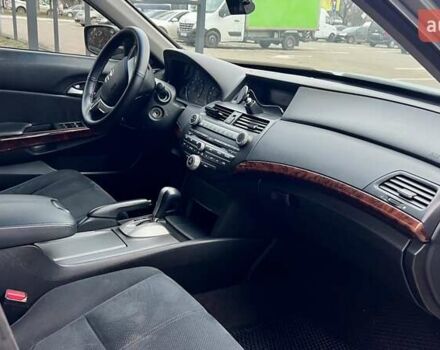 Серый Хонда Кросстур, объемом двигателя 2.35 л и пробегом 252 тыс. км за 11000 $, фото 17 на Automoto.ua