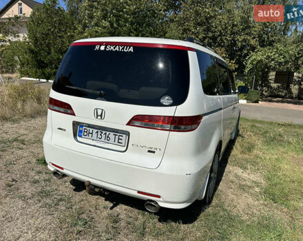 Белый Хонда Элизион, объемом двигателя 3 л и пробегом 210 тыс. км за 8000 $, фото 4 на Automoto.ua