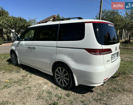 Белый Хонда Элизион, объемом двигателя 3 л и пробегом 210 тыс. км за 9900 $, фото 5 на Automoto.ua