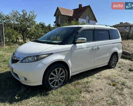 Белый Хонда Элизион, объемом двигателя 3 л и пробегом 210 тыс. км за 8000 $, фото 1 на Automoto.ua