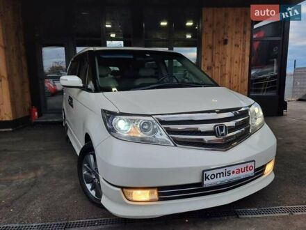 Белый Хонда Элизион, объемом двигателя 2.35 л и пробегом 200 тыс. км за 11599 $, фото 1 на Automoto.ua