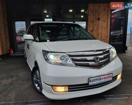 Белый Хонда Элизион, объемом двигателя 2.35 л и пробегом 200 тыс. км за 11599 $, фото 1 на Automoto.ua