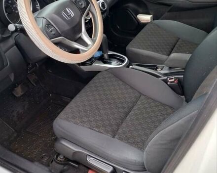 Белый Хонда ФИТ, объемом двигателя 1.5 л и пробегом 49 тыс. км за 11800 $, фото 9 на Automoto.ua