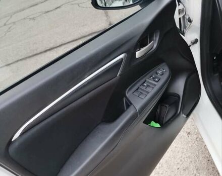 Белый Хонда ФИТ, объемом двигателя 1.5 л и пробегом 49 тыс. км за 11800 $, фото 10 на Automoto.ua