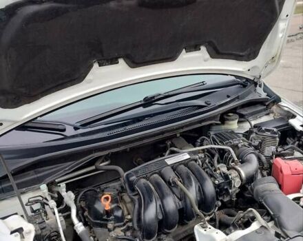 Белый Хонда ФИТ, объемом двигателя 1.5 л и пробегом 49 тыс. км за 11800 $, фото 5 на Automoto.ua