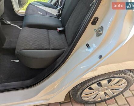 Белый Хонда ФИТ, объемом двигателя 1.5 л и пробегом 180 тыс. км за 8999 $, фото 11 на Automoto.ua