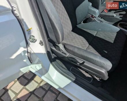 Белый Хонда ФИТ, объемом двигателя 1.5 л и пробегом 180 тыс. км за 8999 $, фото 19 на Automoto.ua