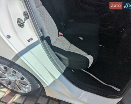 Белый Хонда ФИТ, объемом двигателя 1.5 л и пробегом 180 тыс. км за 8999 $, фото 18 на Automoto.ua