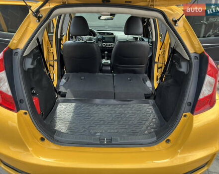 Желтый Хонда ФИТ, объемом двигателя 1.5 л и пробегом 135 тыс. км за 12500 $, фото 17 на Automoto.ua