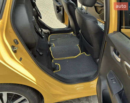 Желтый Хонда ФИТ, объемом двигателя 1.5 л и пробегом 137 тыс. км за 12000 $, фото 6 на Automoto.ua