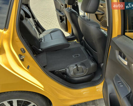 Желтый Хонда ФИТ, объемом двигателя 1.5 л и пробегом 135 тыс. км за 12500 $, фото 19 на Automoto.ua