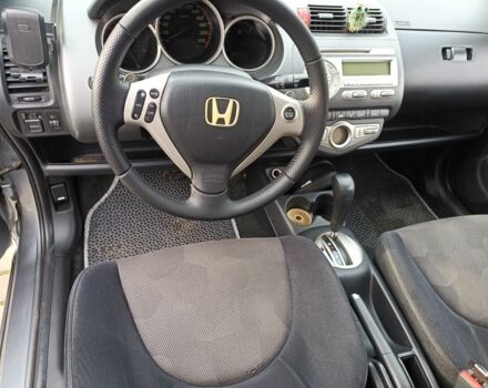 Серый Хонда ФИТ, объемом двигателя 1.3 л и пробегом 240 тыс. км за 5400 $, фото 7 на Automoto.ua