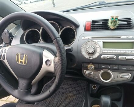 Серый Хонда ФИТ, объемом двигателя 1.3 л и пробегом 240 тыс. км за 5400 $, фото 2 на Automoto.ua