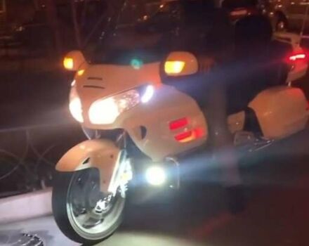 Белый Хонда GL 1800 Gold Wing, объемом двигателя 0 л и пробегом 50 тыс. км за 12000 $, фото 1 на Automoto.ua
