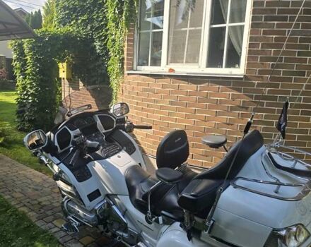 Білий Хонда GL 1800 Gold Wing, об'ємом двигуна 1.8 л та пробігом 69 тис. км за 11000 $, фото 4 на Automoto.ua