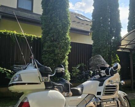 Білий Хонда GL 1800 Gold Wing, об'ємом двигуна 1.8 л та пробігом 69 тис. км за 11000 $, фото 1 на Automoto.ua