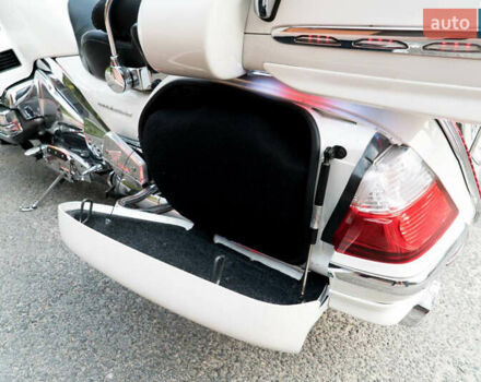 Белый Хонда GL 1800 Gold Wing, объемом двигателя 0 л и пробегом 21 тыс. км за 20000 $, фото 7 на Automoto.ua