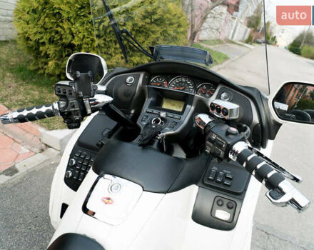 Белый Хонда GL 1800 Gold Wing, объемом двигателя 0 л и пробегом 21 тыс. км за 20000 $, фото 3 на Automoto.ua