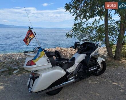 Белый Хонда GL 1800 Gold Wing, объемом двигателя 1.83 л и пробегом 194 тыс. км за 12700 $, фото 8 на Automoto.ua