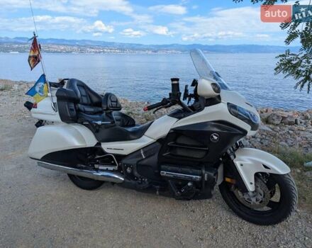 Белый Хонда GL 1800 Gold Wing, объемом двигателя 1.83 л и пробегом 194 тыс. км за 12700 $, фото 4 на Automoto.ua