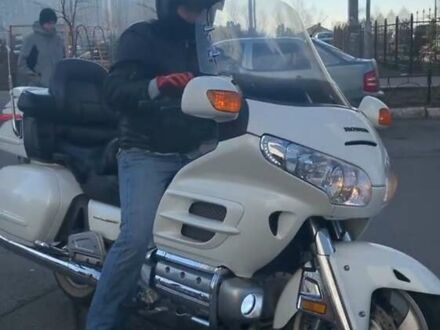 Хонда GL 1800 Gold Wing 2002 в Киеве на Automoto.ua Белый Хонда GL 1800 Gold Wing, объемом двигателя 0 л и пробегом 50 тыс. км за 12000 $, фото 1 на Automoto.ua