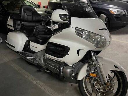 Хонда GL 1800 Gold Wing 2006 у Києві на Automoto.ua Білий Хонда GL 1800 Gold Wing, об'ємом двигуна 1.8 л та пробігом 128 тис. км за 8500 $, фото 1 на Automoto.ua